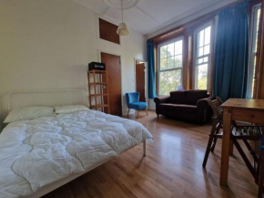 Bright well located studio flat